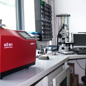 Helium leak tester, EL-CELL laboratory